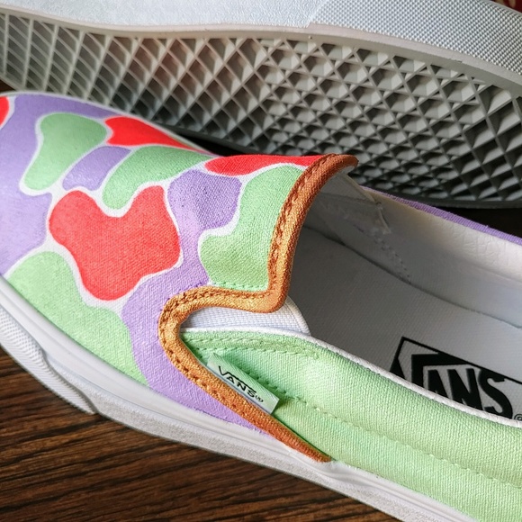 Order Women's VANS classic sneakers custom 10 days - Picture 3 of 8